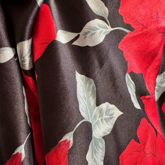 Secret Treasures Red Rose Slip - Picture 4 of 5